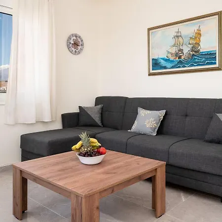 Artemis Seaside House, With Sea View Kalamaki (Heraklion)